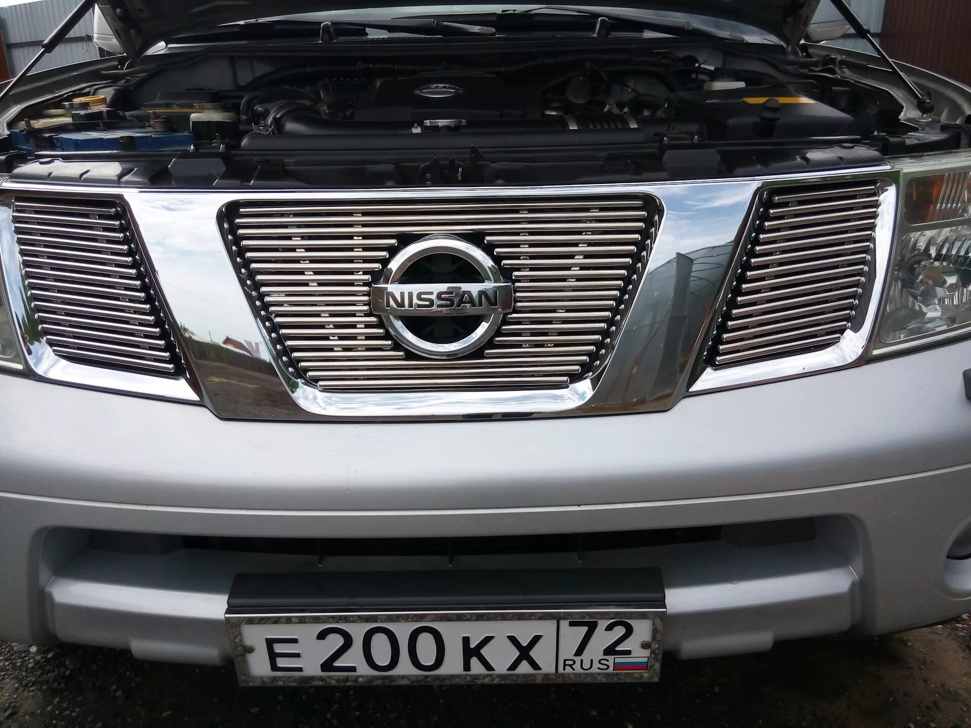 Ниссан патфайндер тюнинг решетка радиатора Хром накладки на решетку радиатора - Nissan Pathfinder (3G), 4 л, 2007 года тюни