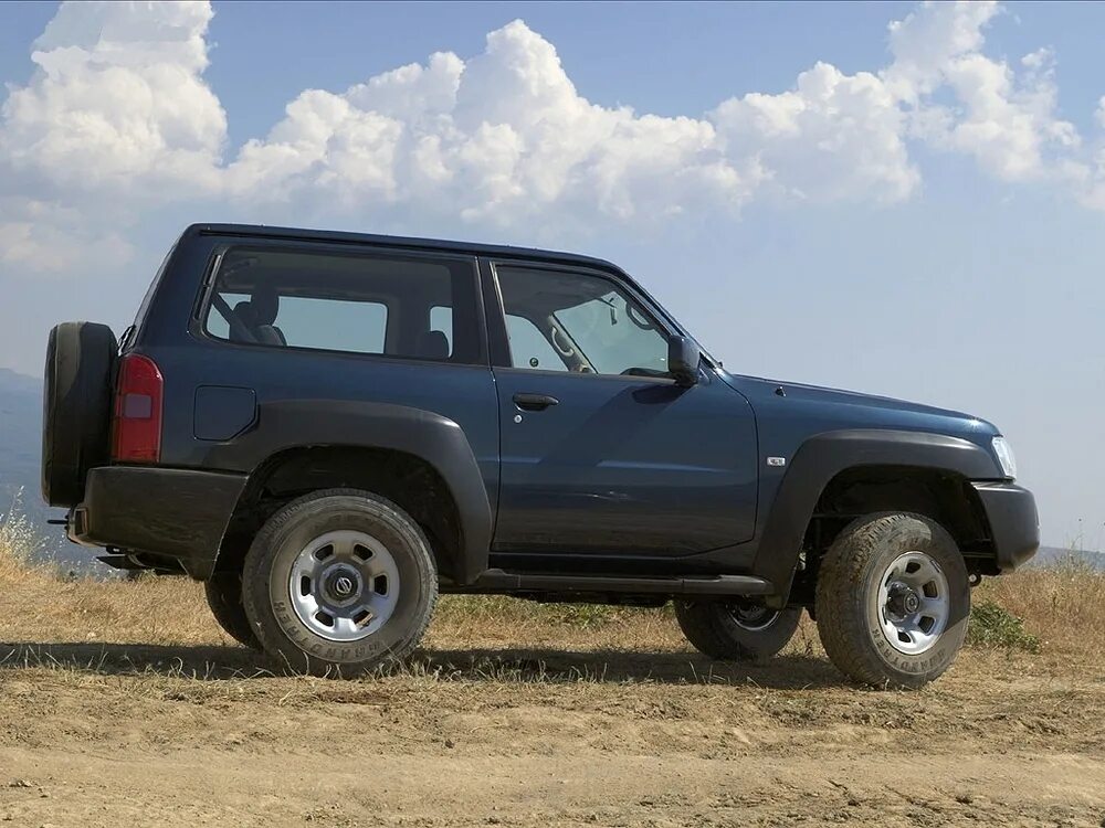 Ниссан патрол 3х дверный тюнинг Nissan Patrol Y61 рестайлинг внедорожник 3-дв.