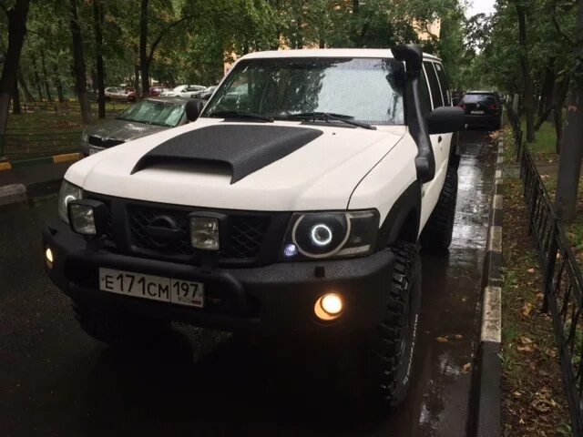 Ниссан патрол фара тюнинг Окраска закончилась. - Nissan Patrol GR II (Y61), 3 л, 2005 года кузовной ремонт