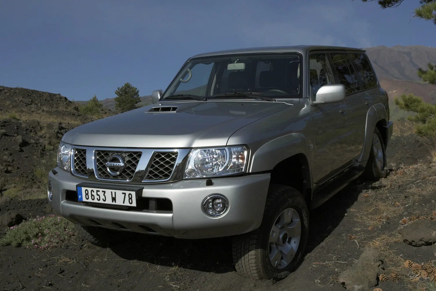 Ниссан патрол фото всех моделей Выбираем Nissan Patrol: достойный конкурент или тень Land Cruiser? - Российская 