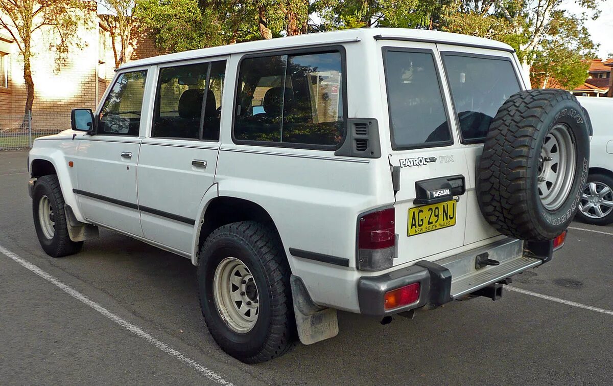 Ниссан патрол y60 фото File:1995-1997 Nissan Patrol (GQ II) RX wagon 02.jpg - Wikipedia
