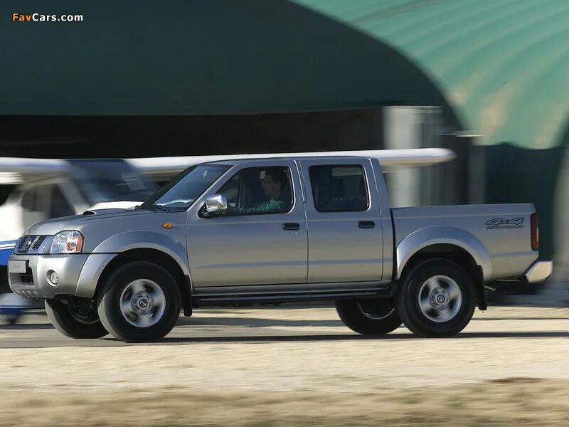 Ниссан пикап фото Photos of Nissan Pickup Navara Crew Cab (D22) 2001–05 (800x600)