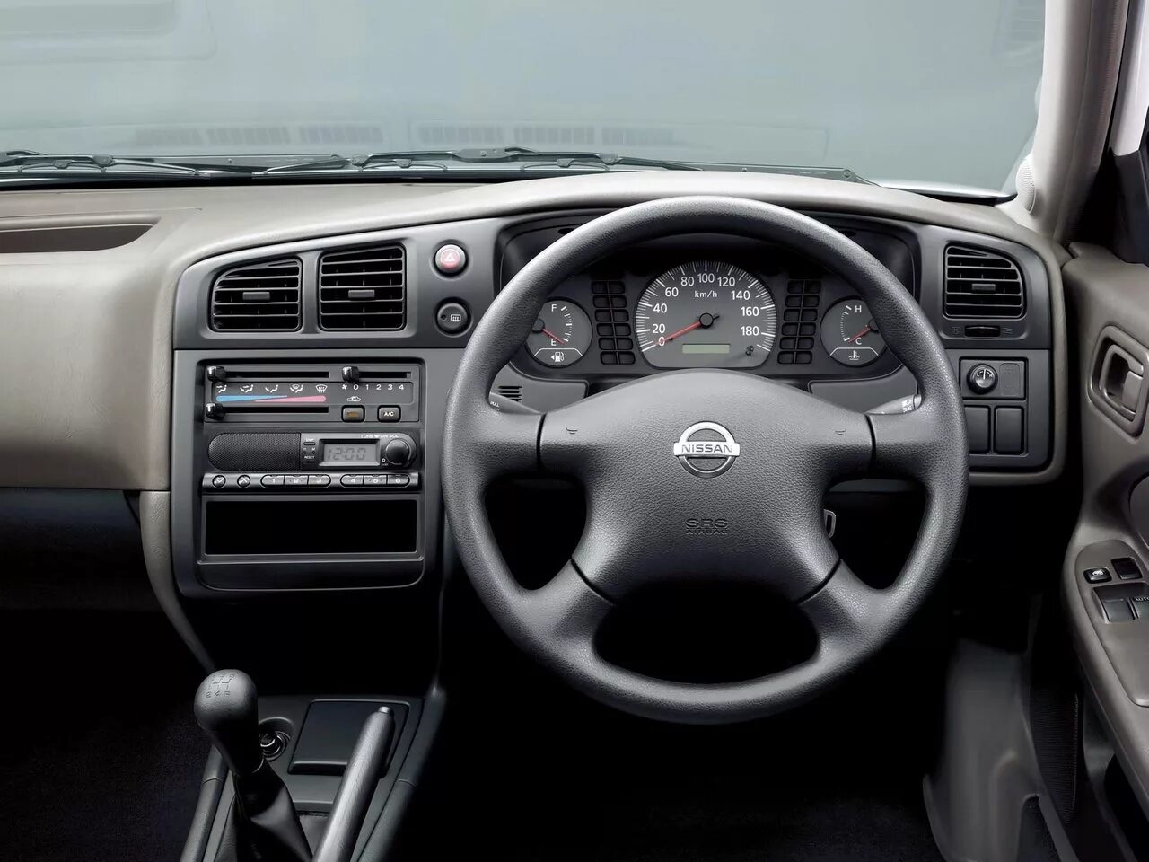 Ниссан праворукий фото Сравнение Alfa Romeo Alfasud и Nissan Expert по характеристикам, стоимости покуп