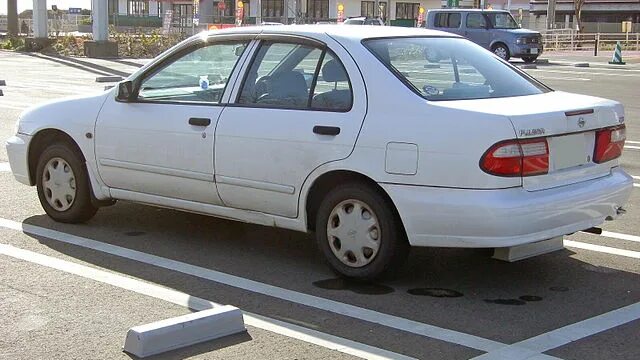 Ниссан правый руль модели фото File:N15 Nissan Pulsar 4door rear.jpg - Wikimedia Commons