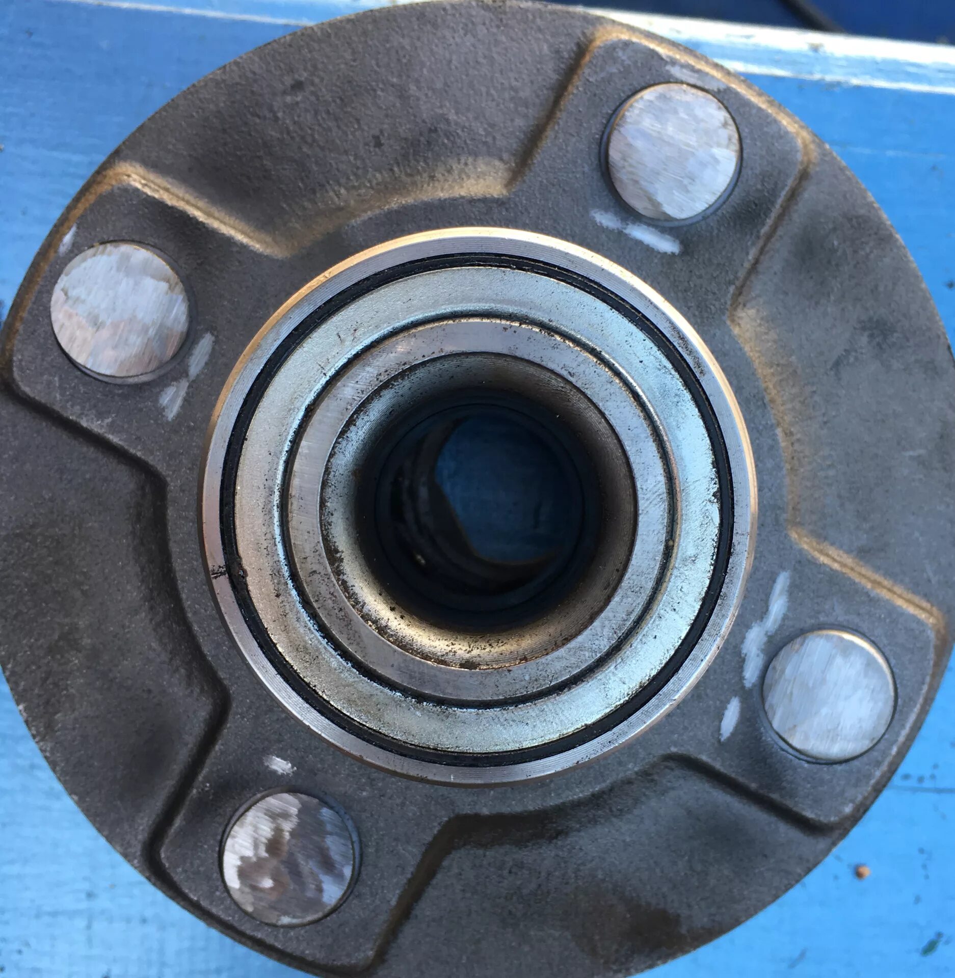 Ниссан прерия подшипник передние ступицы фото Замена задней правой ступицы - Nissan Primera (P10), 1,6 л, 1996 года своими рук