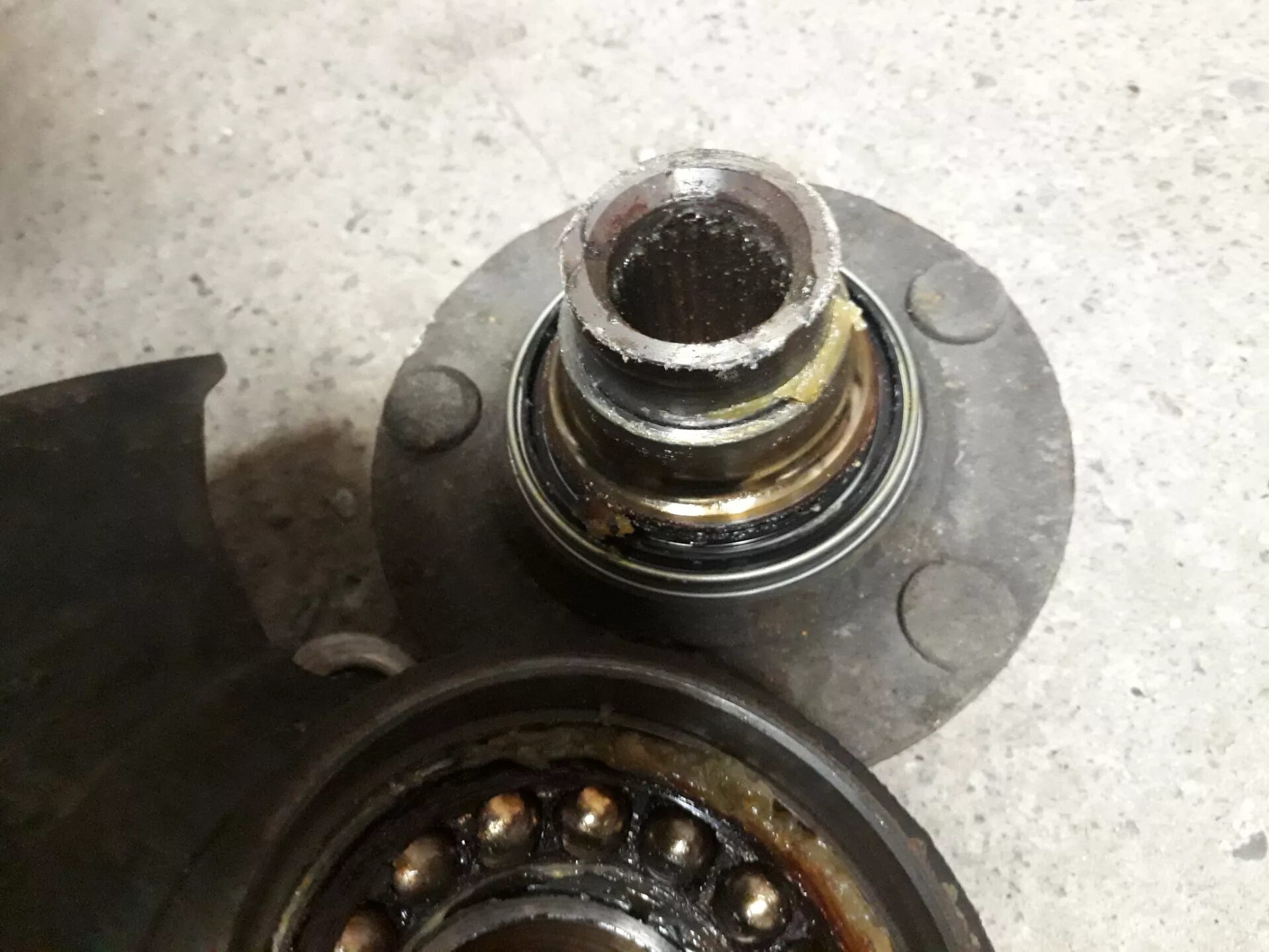 Ниссан прерия подшипник передние ступицы фото Замена ступичного подшипника - Nissan R'nessa, 2 л, 1998 года своими руками DRIV