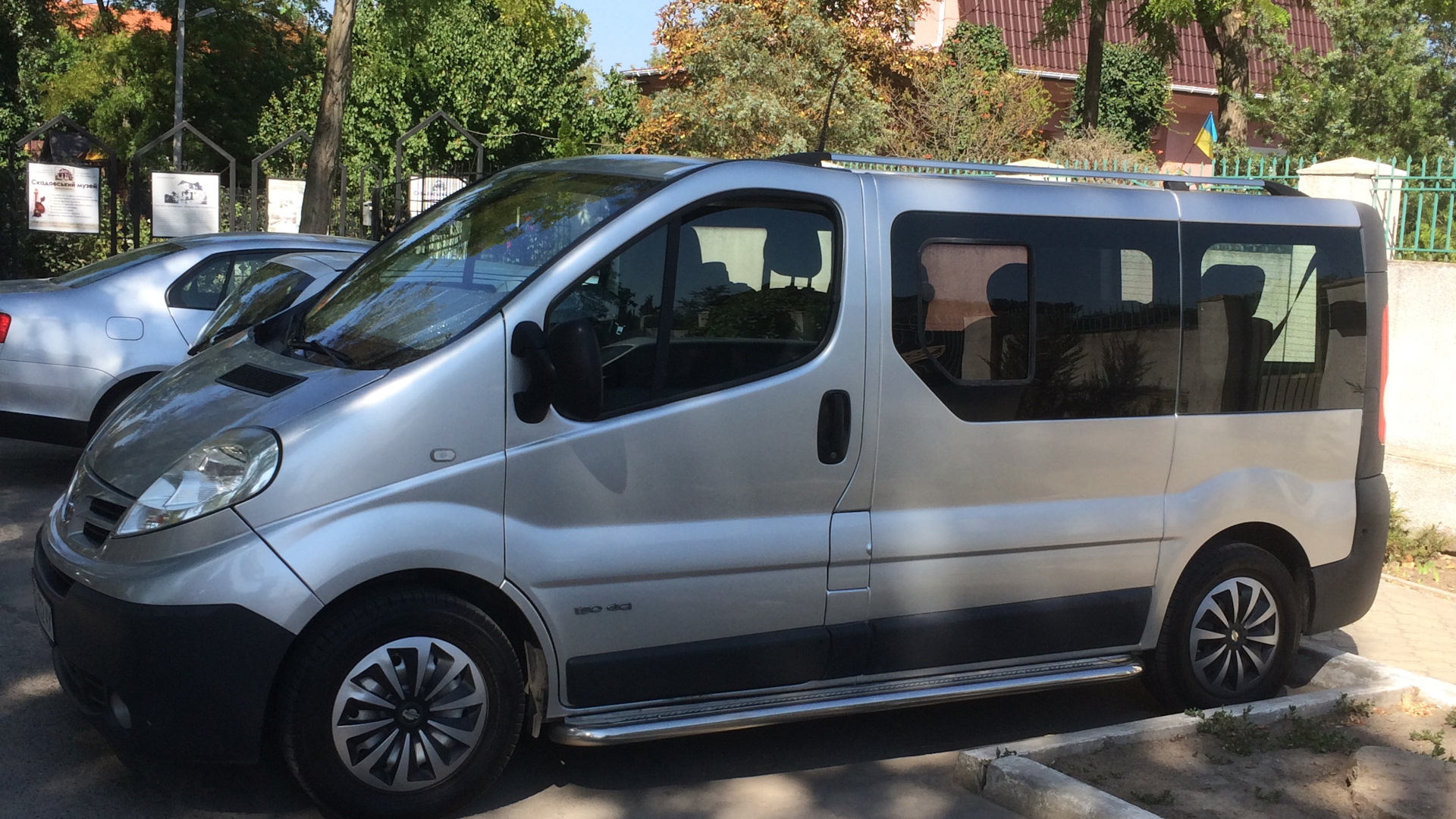 Ниссан примастар фото Nissan Primastar 2.5 дизельный 2008 Passenger на DRIVE2