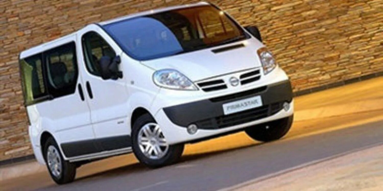 Ниссан примастар фото La Nissan Primastar emigra de Barcelona a Francia - Motor y Racing