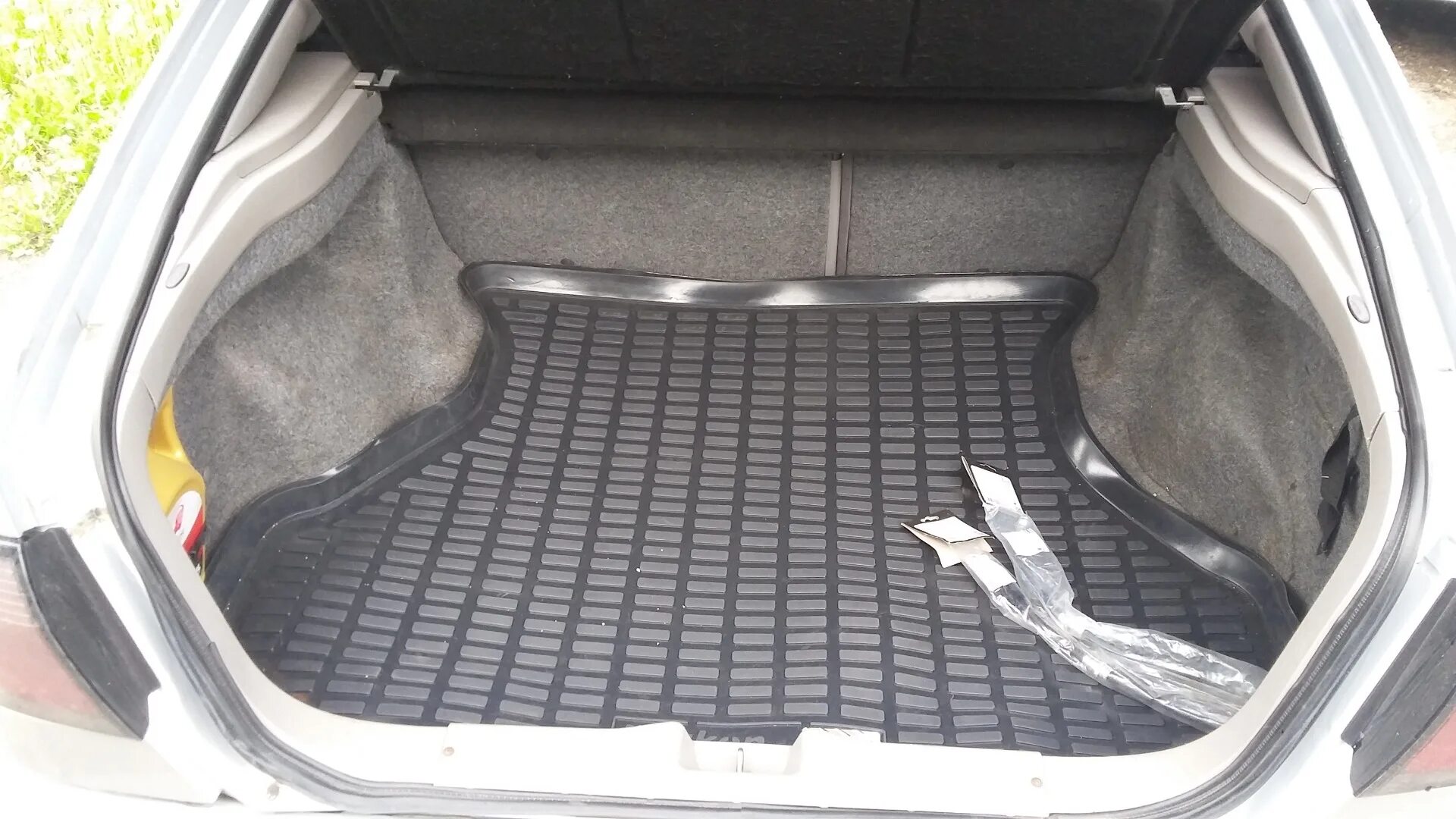 Ниссан примера багажник фото Ковёр багажника - Nissan Primera (P11-144), 1,8 л, 2001 года аксессуары DRIVE2