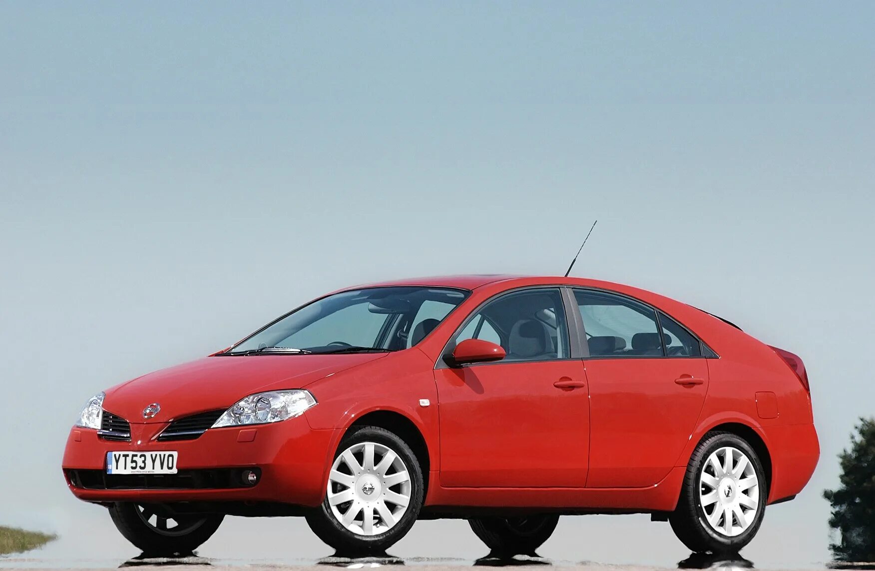 Ниссан примера хэтчбек фото Nissan Primera Hatchback Review (2002 - 2006) Parkers