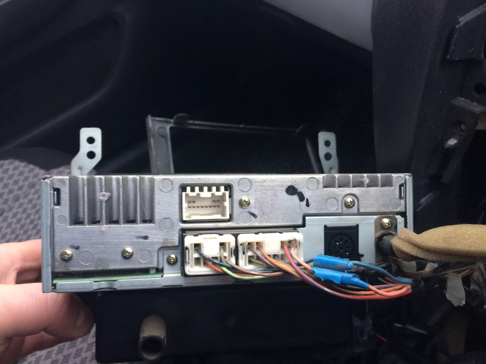 Ниссан примера как подключить телефон к магнитоле Распиновка штатной магнитолы Nissan Wingroad - Nissan Wingroad (Y11), 2003 года 