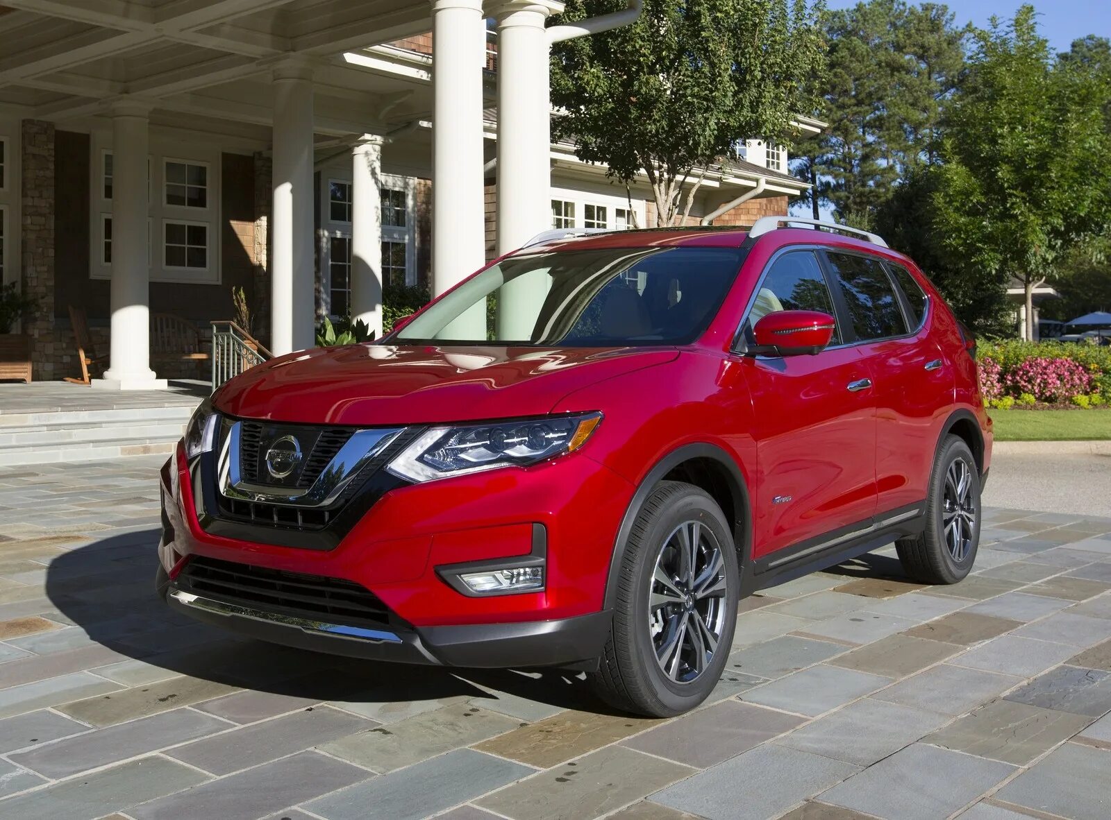 Ниссан руж 2018 фото Nissan назвал цену гибридной версии X-Trail - КОЛЕСА.ру - автомобильный журнал