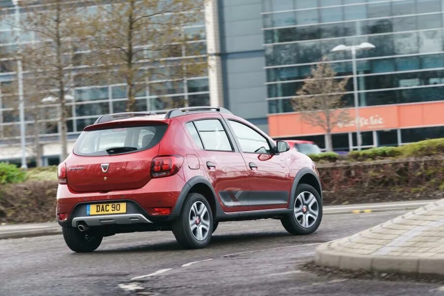 Ниссан сандеро фото Dacia Sandero Stepway Techroad 2019 года выпуска для рынка Великобритании и Ирла