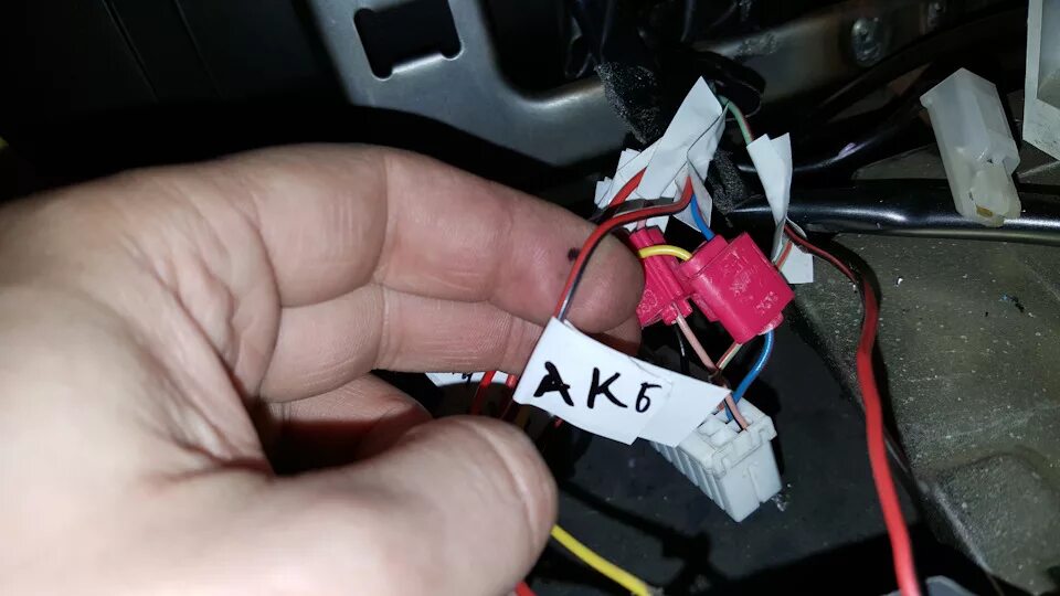 Ниссан санни как подключить магнитолу Динамики, распиновка штатной магнитолы - Nissan Vanette (4G), 1,8 л, 2011 года д