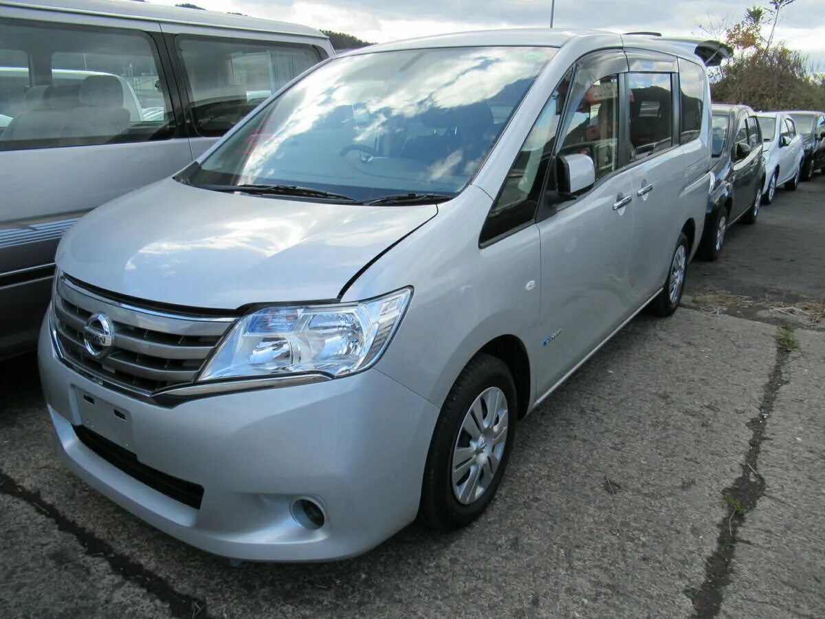 Ниссан семиместные модели фото и цены Купить б/у Nissan Serena IV (C26) 2.0 CVT (147 л.с.) бензин вариатор в Москве: с