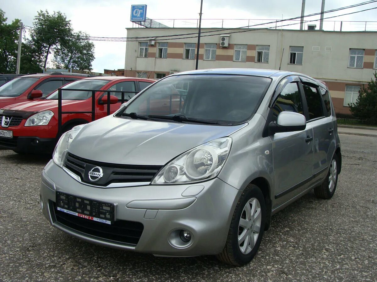 Ниссан серебристый фото Купить б/у Nissan Note I Рестайлинг 1.4 MT (88 л.с.) бензин механика во Владимир
