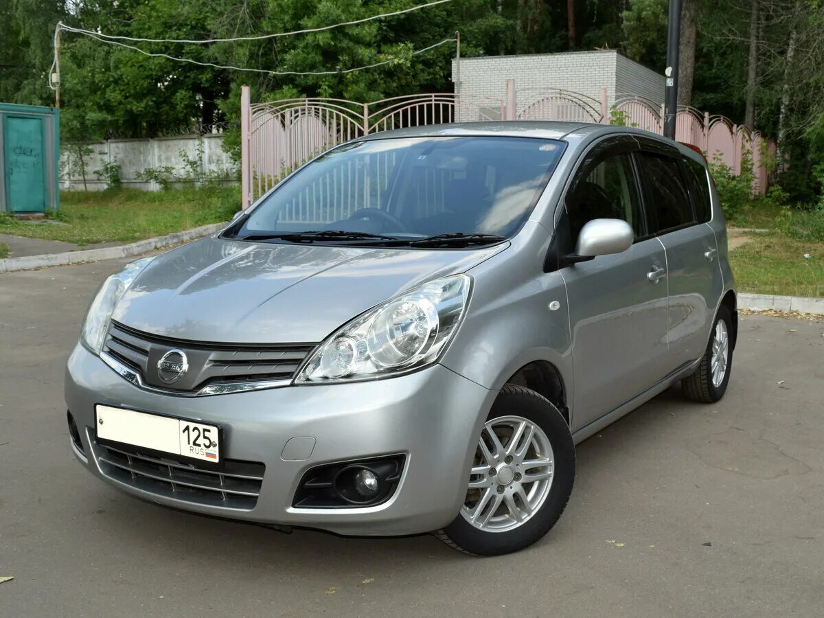 Ниссан серебристый фото Купить б/у Nissan Note I Рестайлинг 1.5 CVT (109 л.с.) бензин вариатор в Королёв