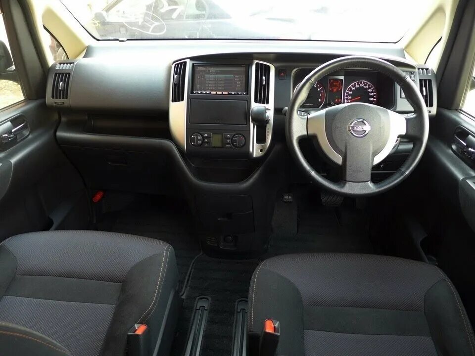 Ниссан серена фото салона Купить б/у Nissan Serena III (C25) 2.0 CVT (137 л.с.) бензин вариатор в Стерлита
