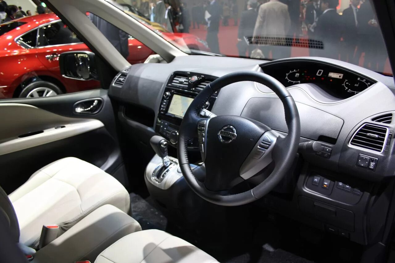 Ниссан серена фото салона Nissan Serena Interior