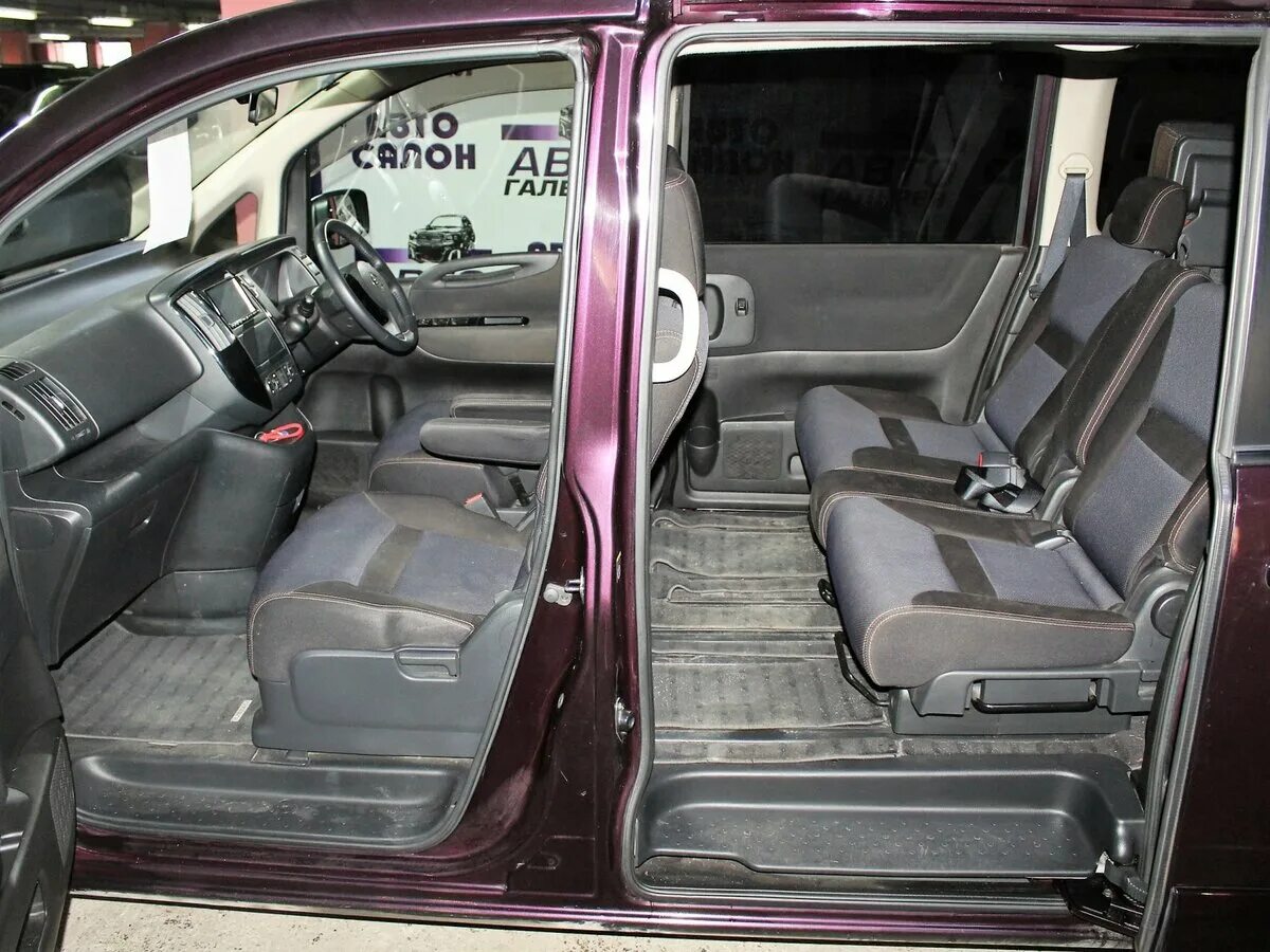 Ниссан серена фото салона Купить б/у Nissan Serena бензин вариатор в Екатеринбурге: пурпурный микроавтобус