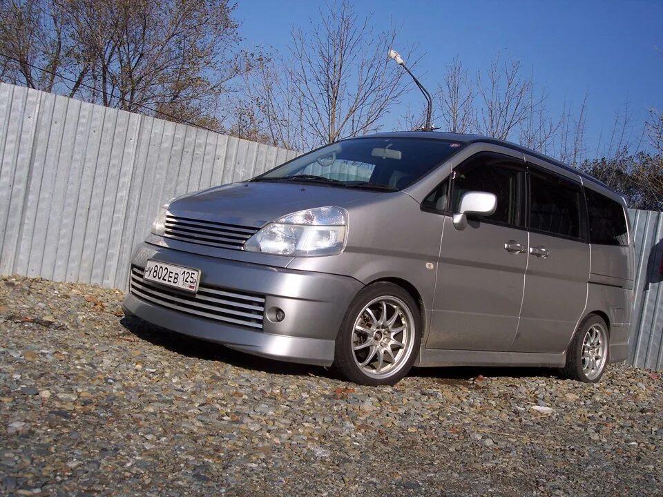 Ниссан серена с24 тюнинг Небольшой фотосет конца лета) - Nissan Serena Mk II (C24), 2 л, 2002 года фотогр