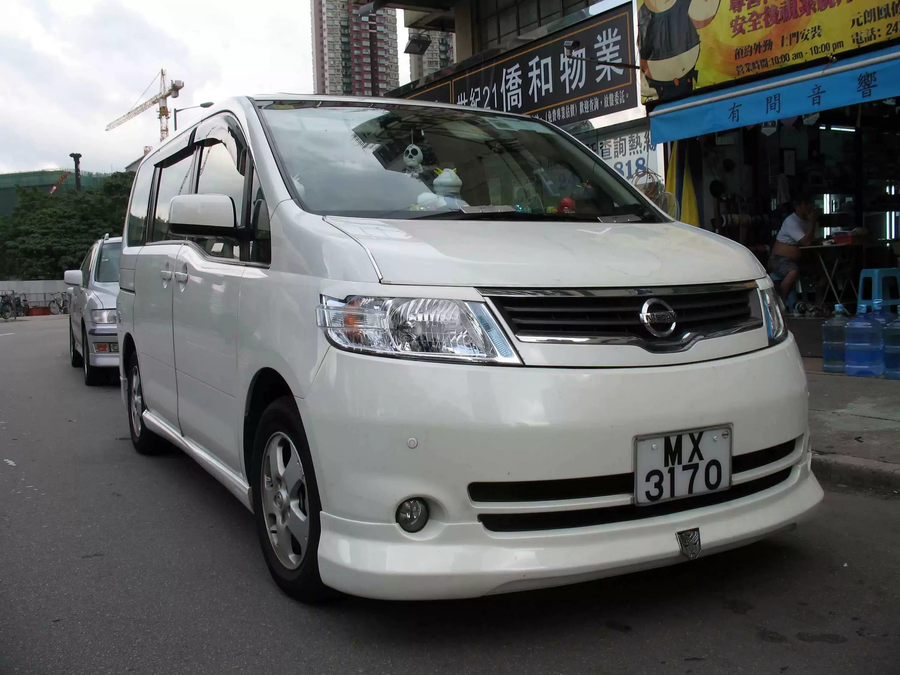 Ниссан серена с25 фото Купить Обвес Ниссан Серена С25 Японии глава губу(подбородок), окруженный большим