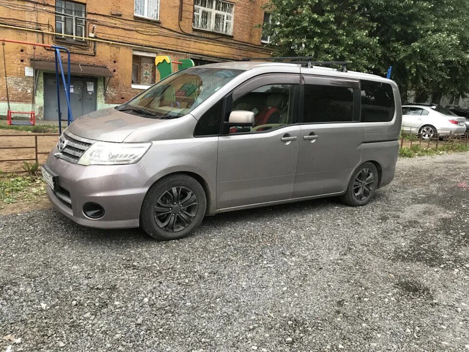 Ниссан серена с25 фото Сменил тапочки - Nissan Serena Mk III (C25), 2 л, 2007 года колёсные диски DRIVE
