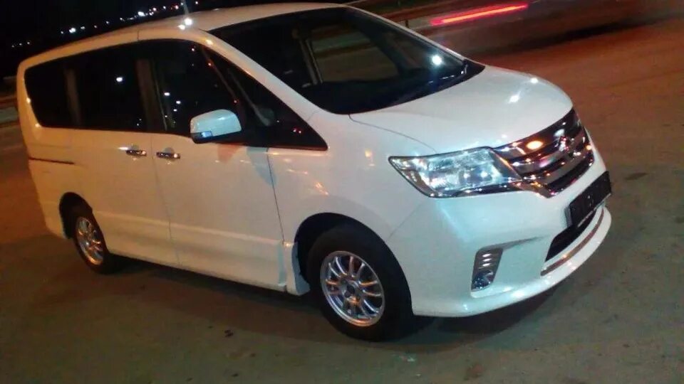 Ниссан серена с26 фото Nissan Serena Mk IV (C26) 2.0 гибридный 2013 Белая Фурия на DRIVE2
