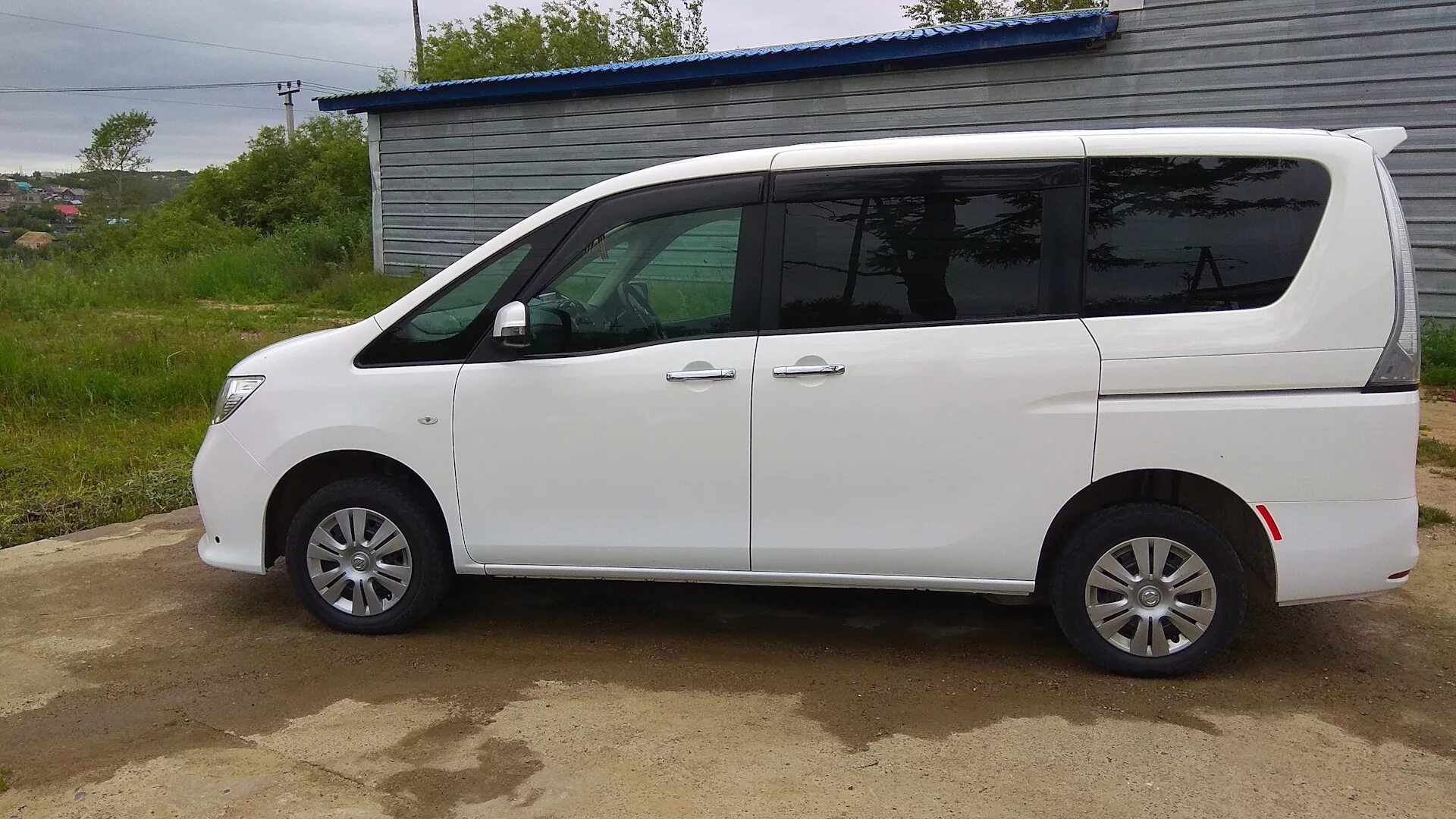 Ниссан серена с26 фото Nissan Serena C26 Спойлер от с25 на с26 - Nissan Serena Mk IV (C26), 2 л, 2011 г