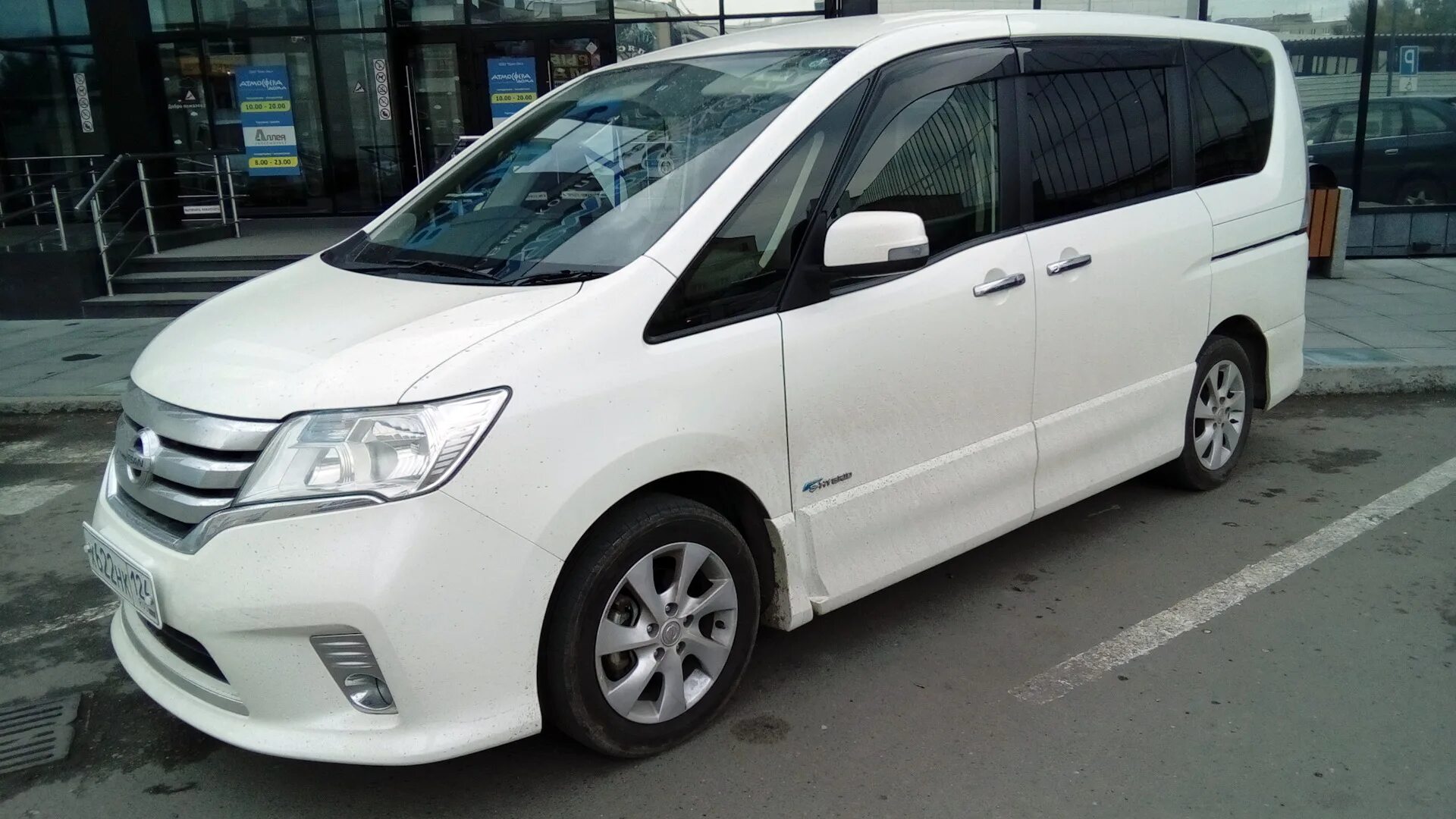 Ниссан серена с26 фото Nissan Serena Mk IV (C26) 2.0 бензиновый 2012 Highway Star S-HYBRID на DRIVE2
