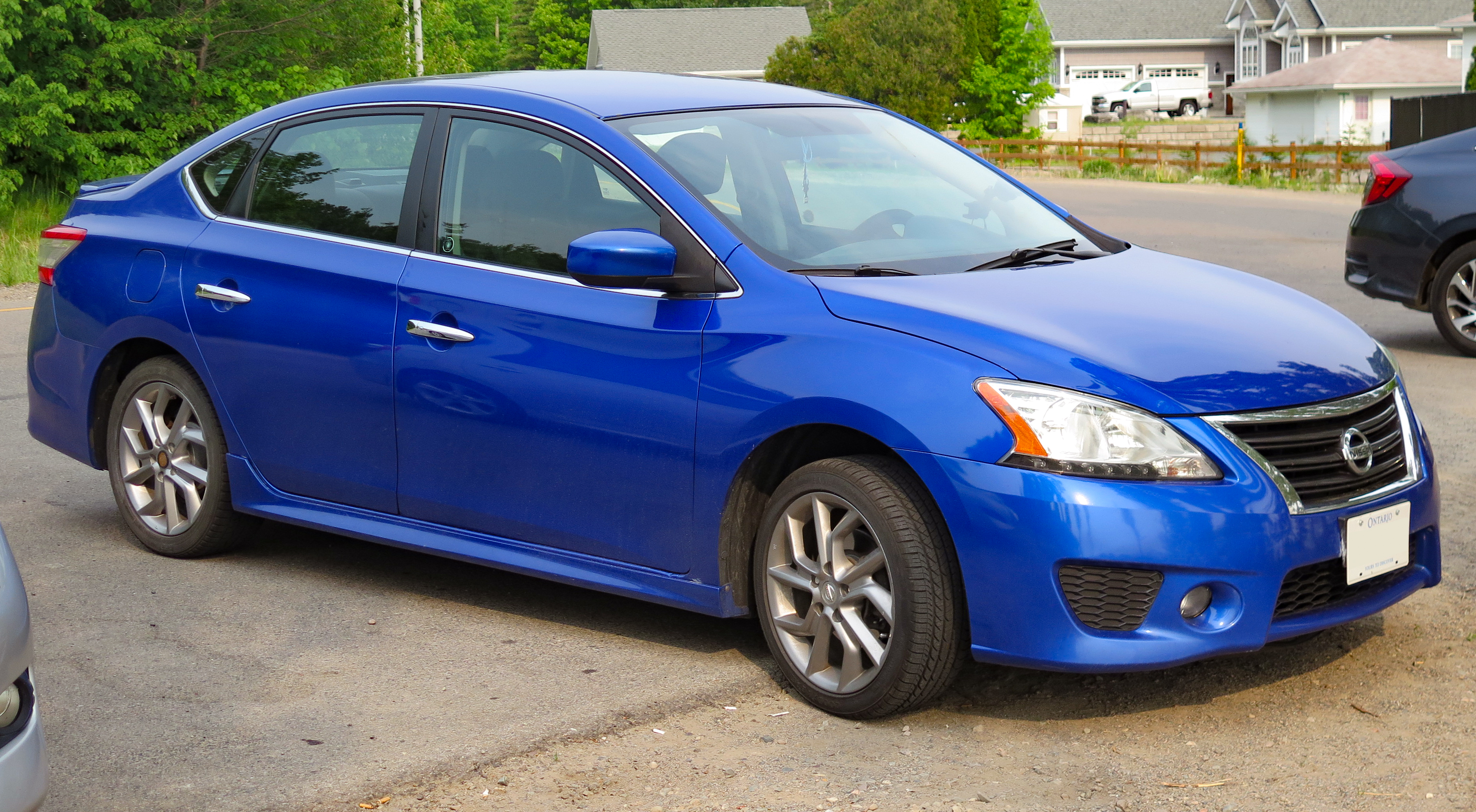 Ниссан синего цвета фото File:2013 Nissan Sentra SR in Metallic Blue, Front Right, 06-04-2023.jpg - Wikim