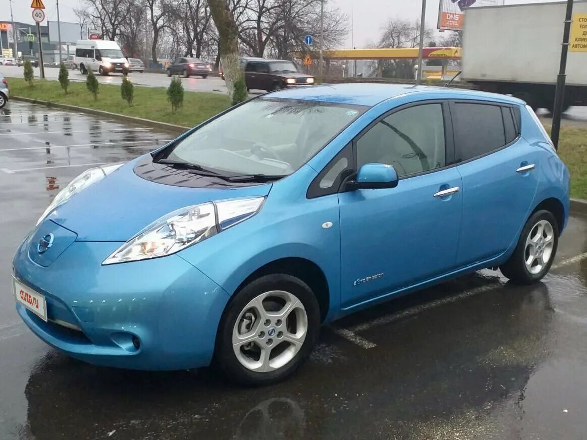Ниссан синего цвета фото Купить б/у Nissan Leaf I (ZE0/AZE0) Electro AT (80.0 кВт) электро автомат в Крас