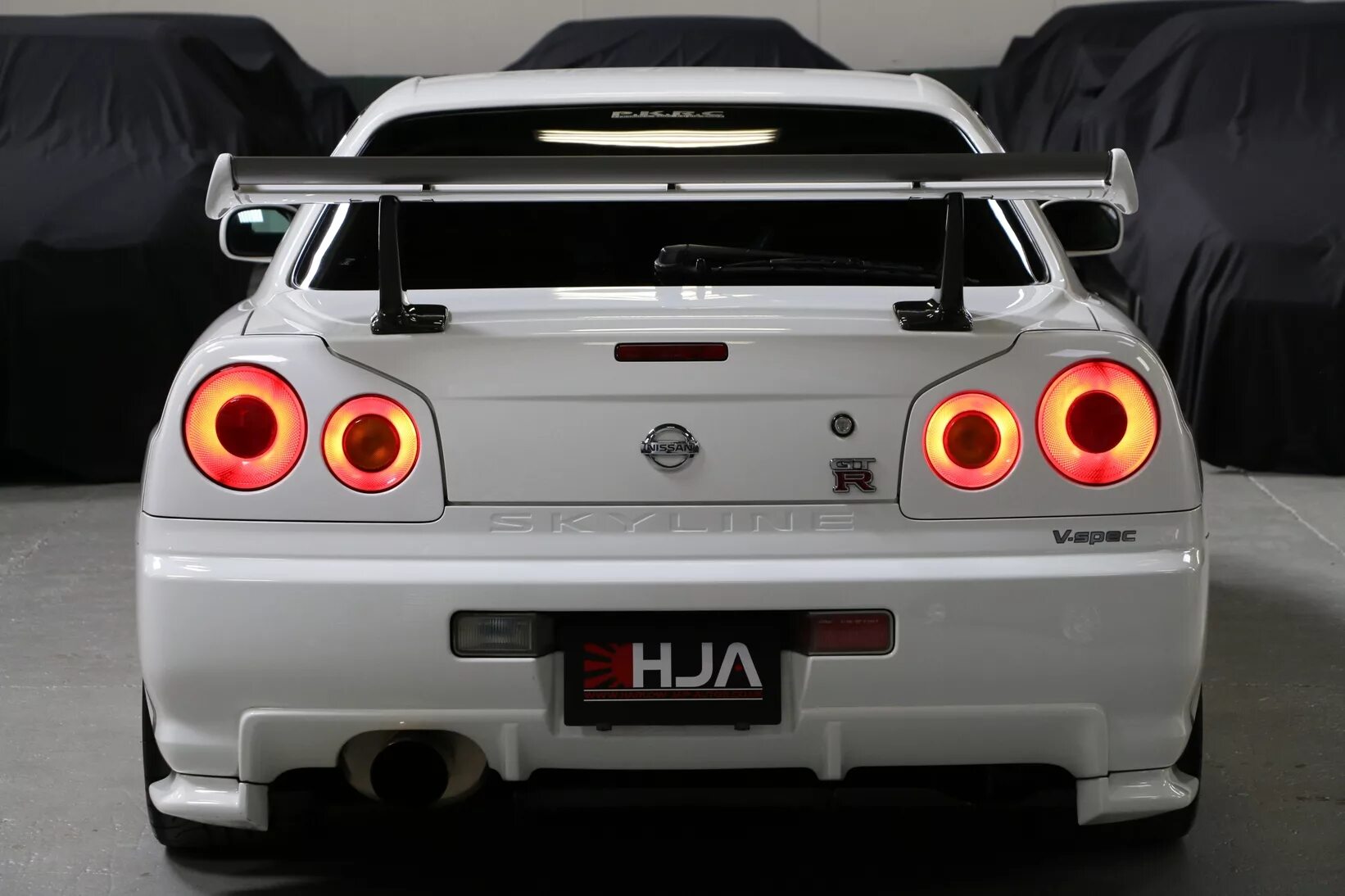 Ниссан скайлайн фото сзади Nissan Skyline R34 GT-R tuned by Phoenix Power :: High Import Performance