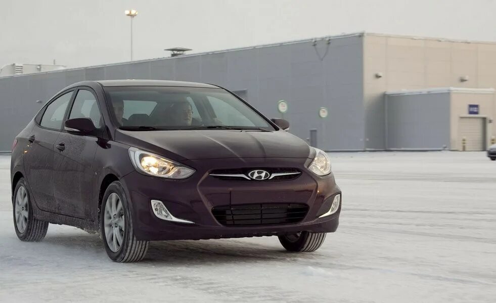 Ниссан солярис фото Первый тест-драйв Hyundai Solaris - КОЛЕСА.ру - автомобильный журнал