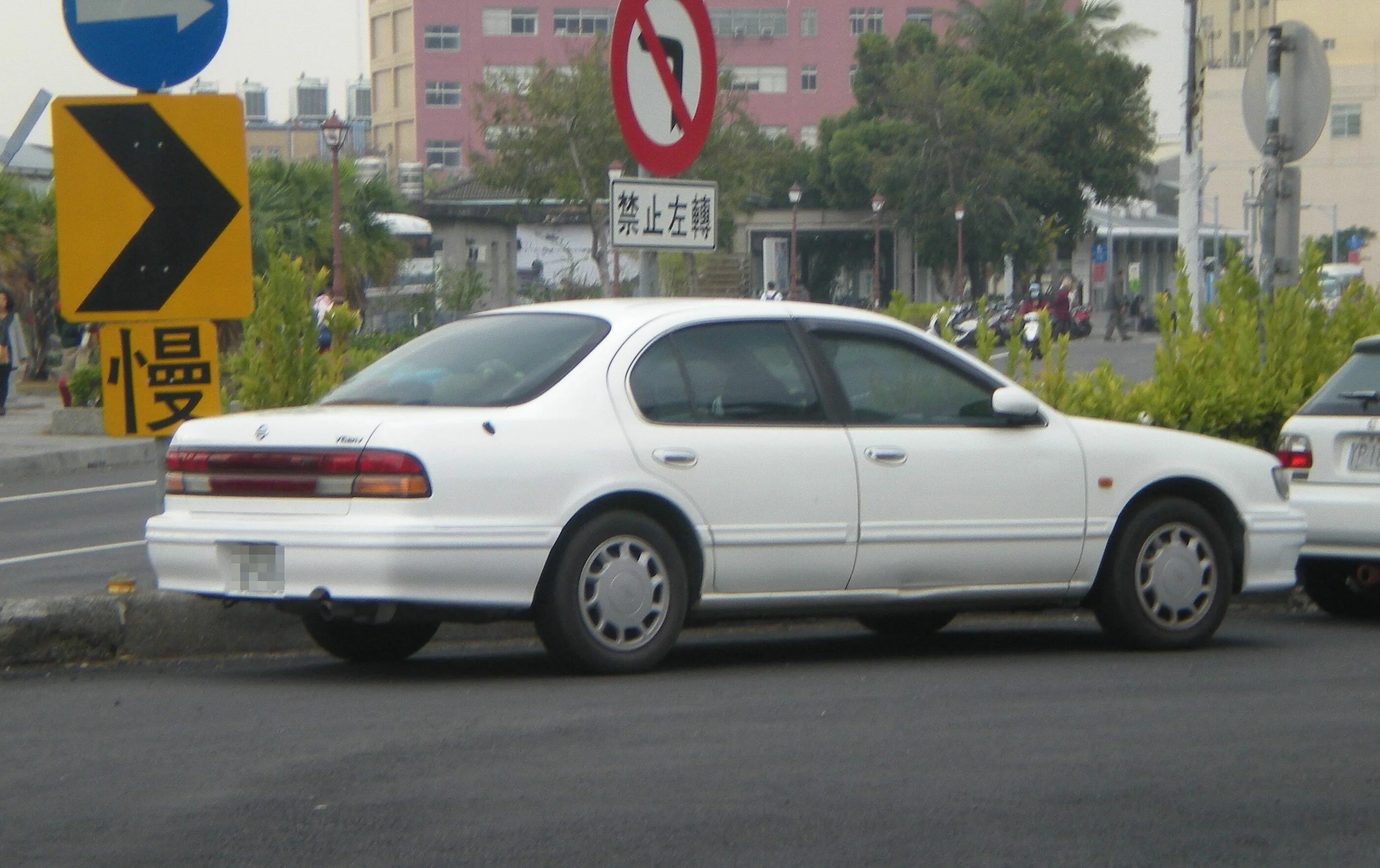 Ниссан цефиро фото File:NISSAN CEFIRO A32 TAIWAN 001.JPG - Wikimedia Commons
