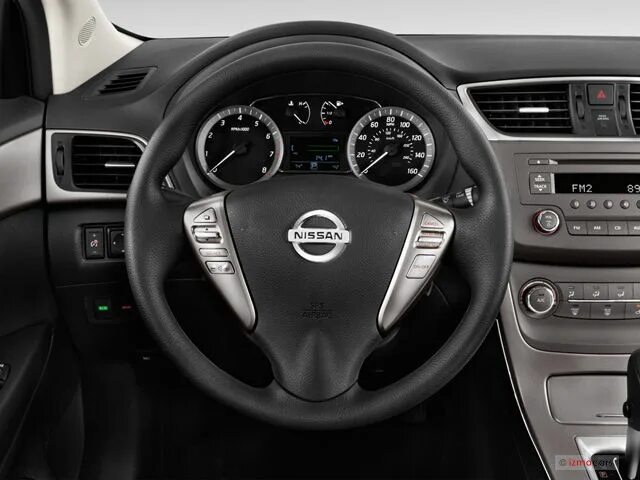 Ниссан центра фото 2014 Nissan Sentra Pictures: U.S. News