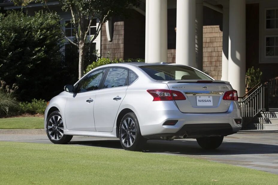 Ниссан центра фото 2018 Nissan Sentra SR Turbo