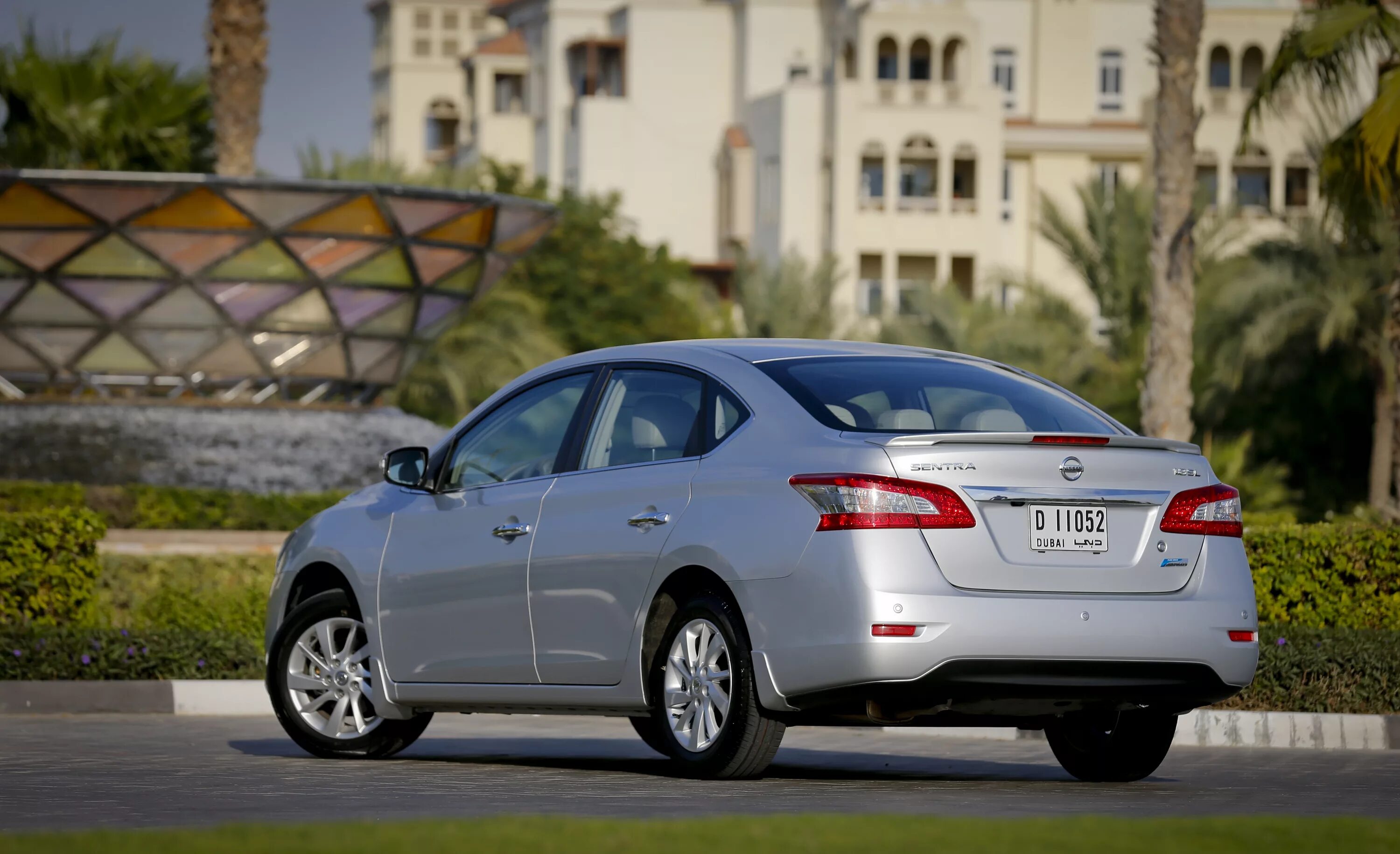 Ниссан центра цена и фото Car Features List for Nissan Sentra 2015 1.6L SL (SaudiArabia) YallaMotor