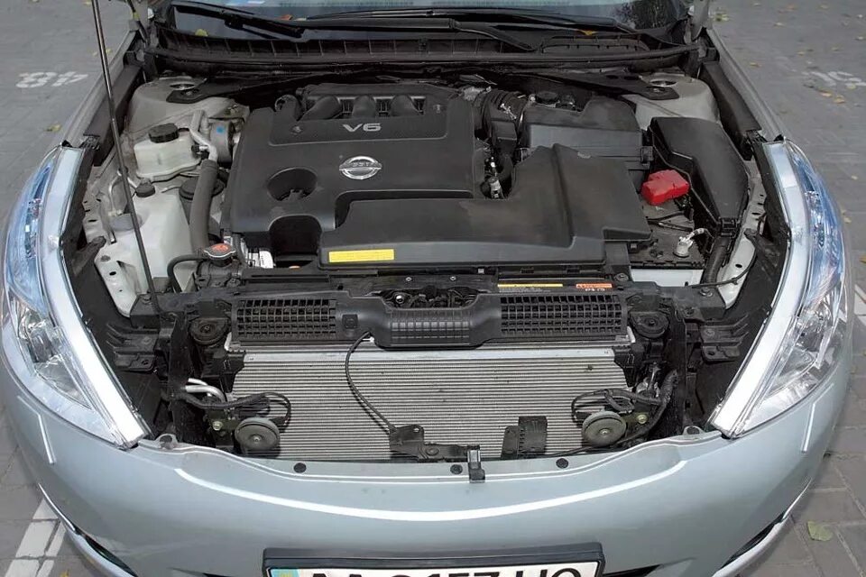 Ниссан теана фото под капотом Ламинация карбоном крышки предохратинелей - Nissan Teana (J32), 3,5 л, 2008 года
