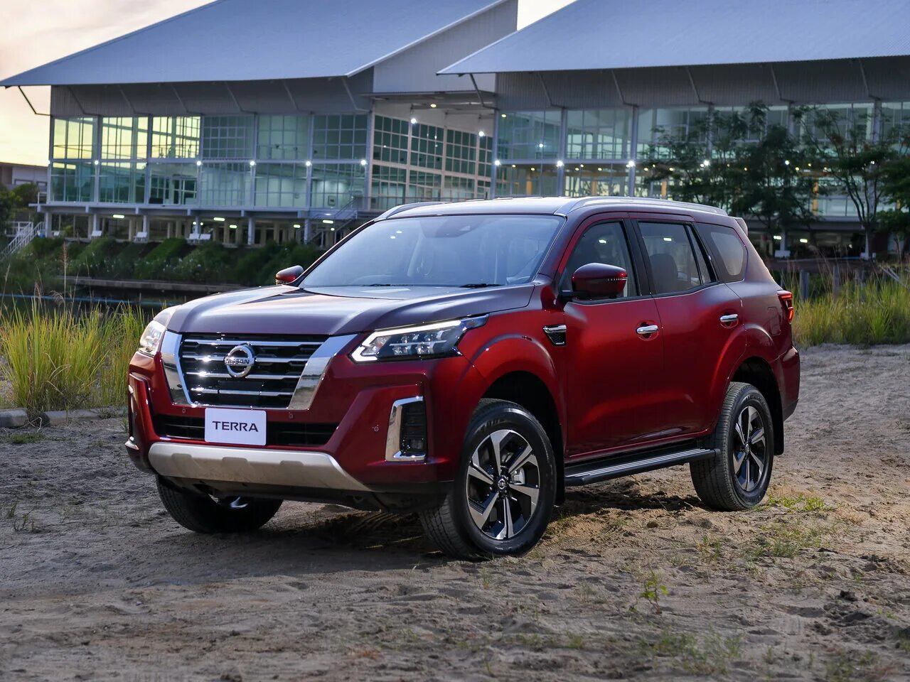 Ниссан терра фото Сравнение Nissan Terra и Xpeng G9 по характеристикам, стоимости покупки и обслуж