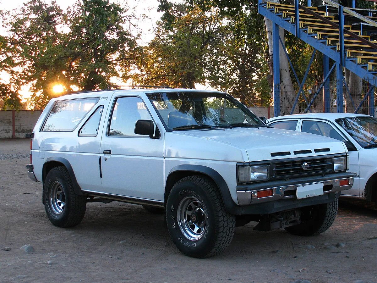Ниссан террано 1 фото Файл:Nissan Terrano 2.4 1993 (13893754651).jpg - Вікіпедія