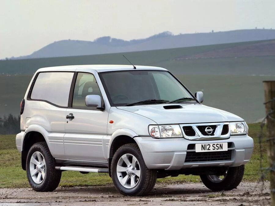 Ниссан террано 2 фото Nissan Terrano II Van 1999 года выпуска для рынка Великобритании и Ирландии. Фот