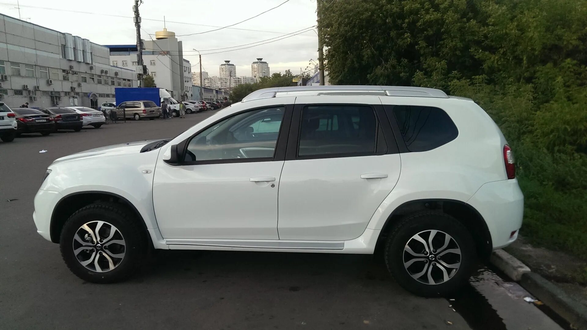 Ниссан террано белый фото Nissan Terrano III 2.0 бензиновый 2015 White LOCOMOTIVE на DRIVE2