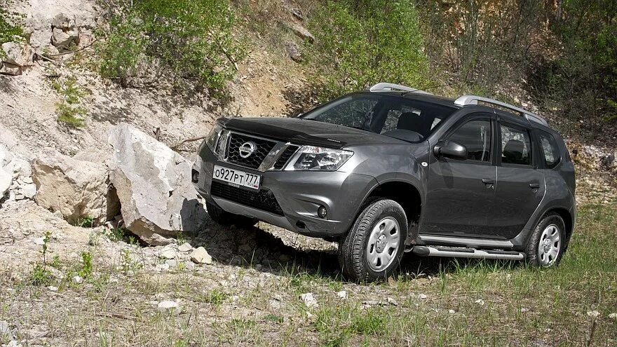 Ниссан террано фото Миллион за "автомат": тест-драйв Nissan Terrano 4WD AT - КОЛЕСА.ру - автомобильн