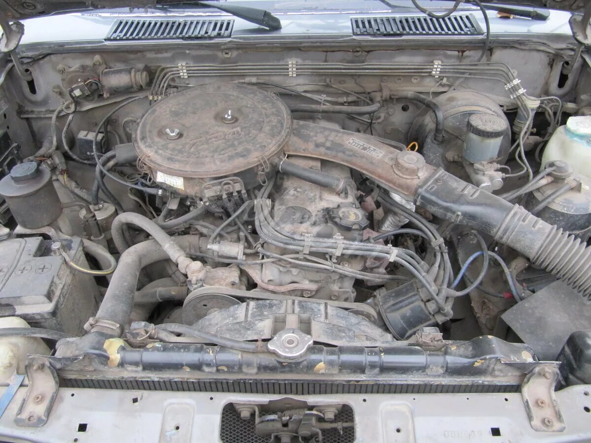 Ниссан террано фото двигателя Купить б/у Nissan Terrano I 2.4 MT (103 л.с.) 4WD бензин механика в Москве: серы