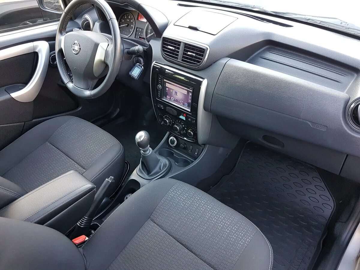 Ниссан террано фото салона Купить б/у Nissan Terrano III (D10) 2.0 MT (135 л.с.) 4WD бензин механика в Иван