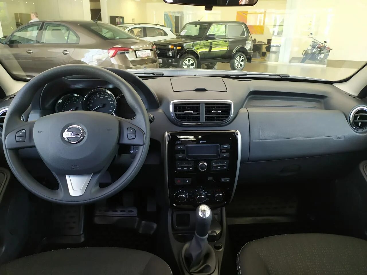 Ниссан террано комплектации фото Nissan Terrano (Ниссан Террано) 1.6 (114 л.с.) 5МТ 4х2 Купить новый автомобиль в