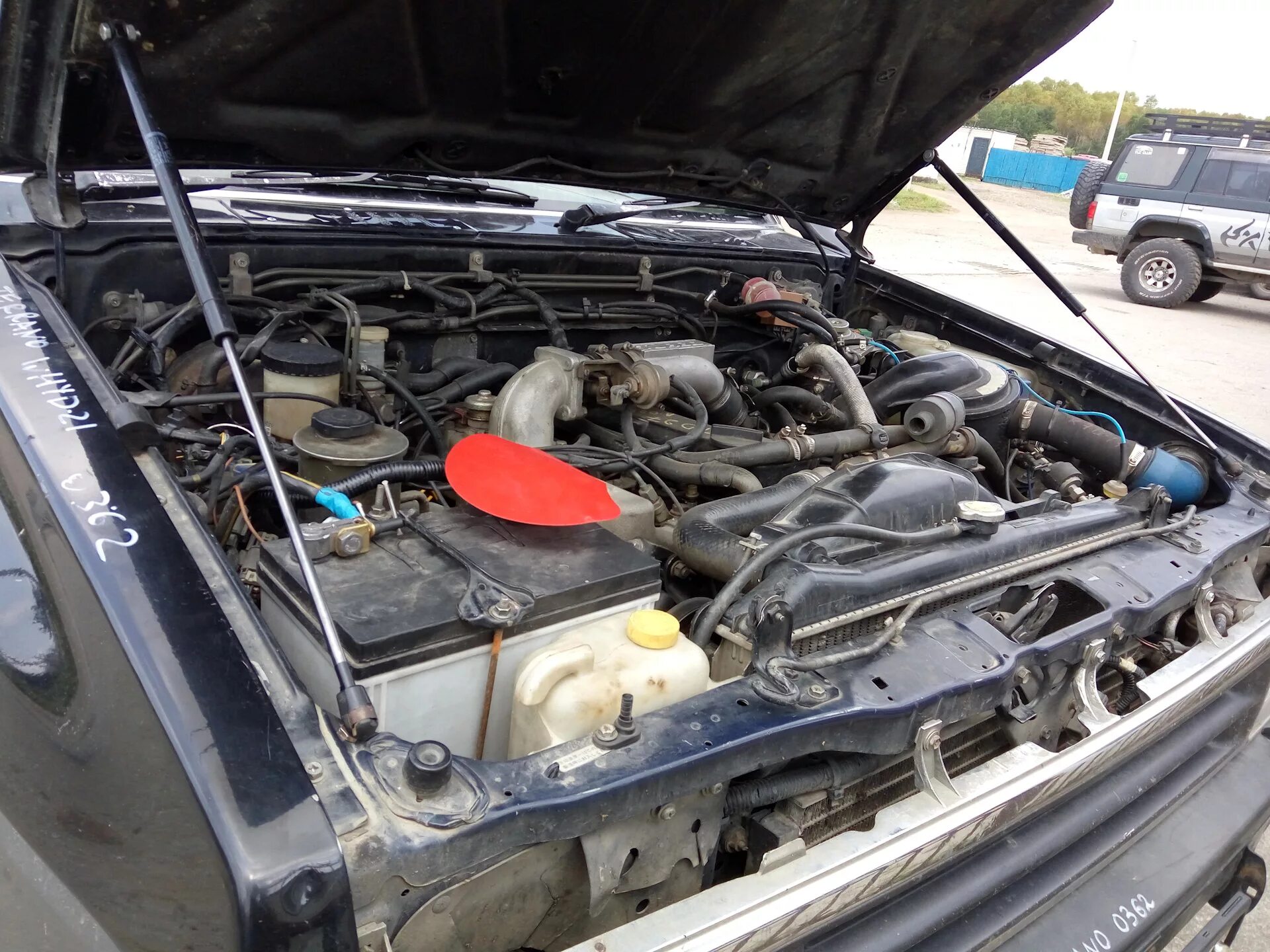 Ниссан террано под капотом фото Газовые упоры капота - Nissan Terrano I, 2,7 л, 1995 года тюнинг DRIVE2