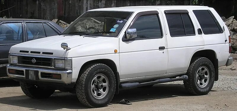 Ниссан террано старый фото Файл:Nissan Terrano (first generation) (front), Batu Caves.jpg - Википедия