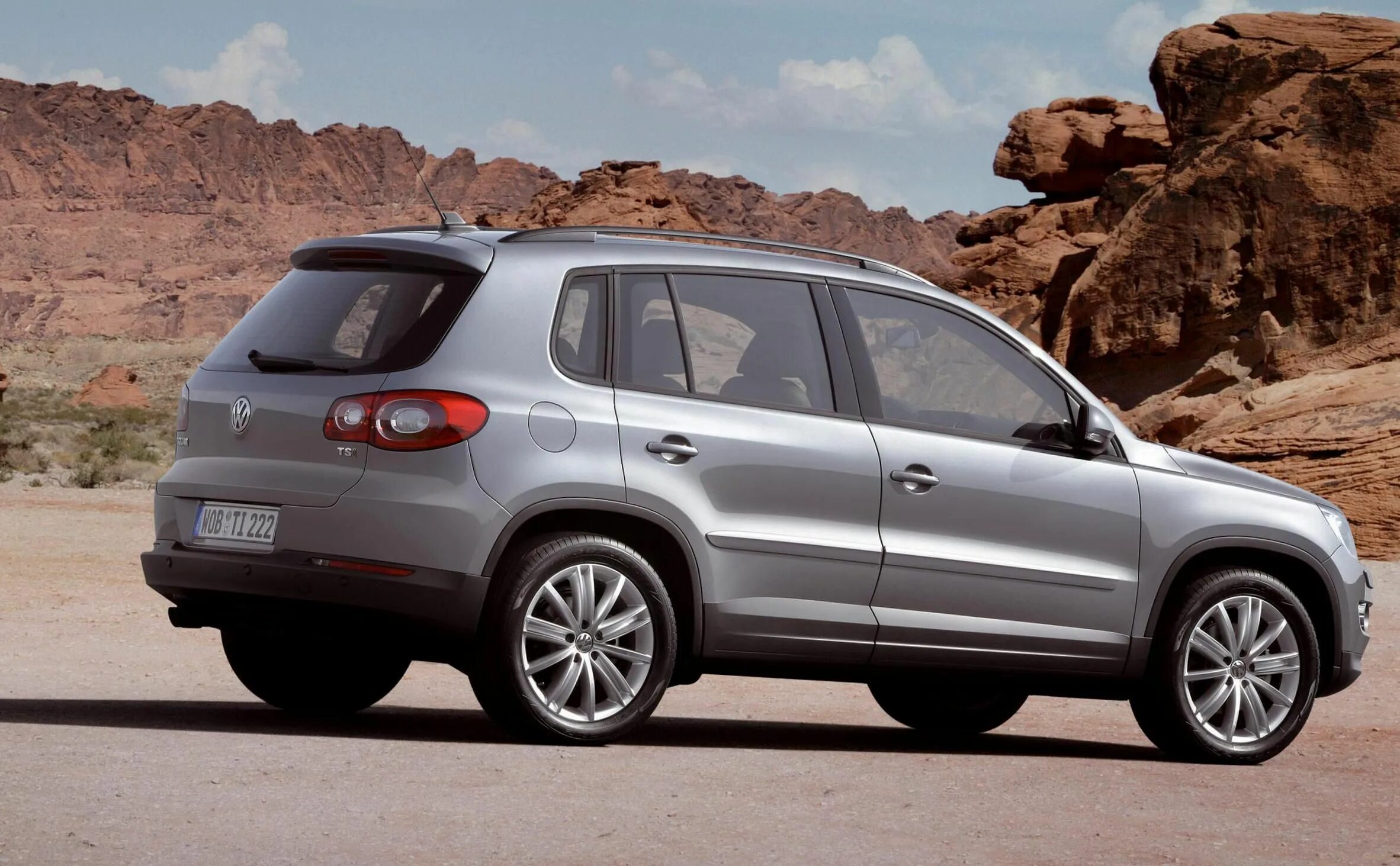 Ниссан тигуан фото Volkswagen Tiguan Photos and Specs. Photo: Volkswagen Tiguan new and 25 perfect 